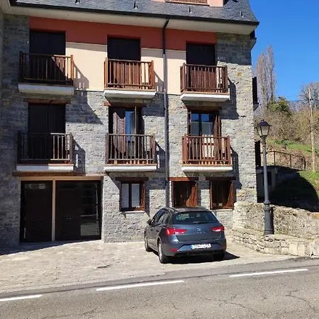 Castiello Apartamento Apartment Castiello de Jaca